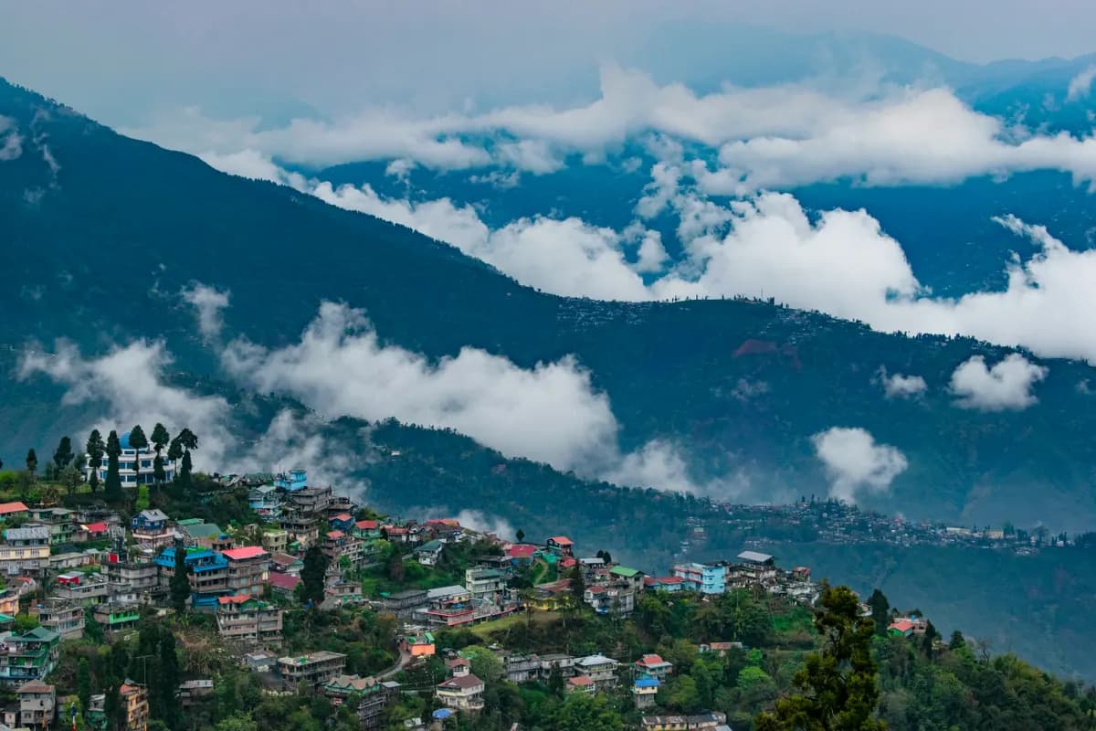 Darjeeling town on the hillside, West Bengal