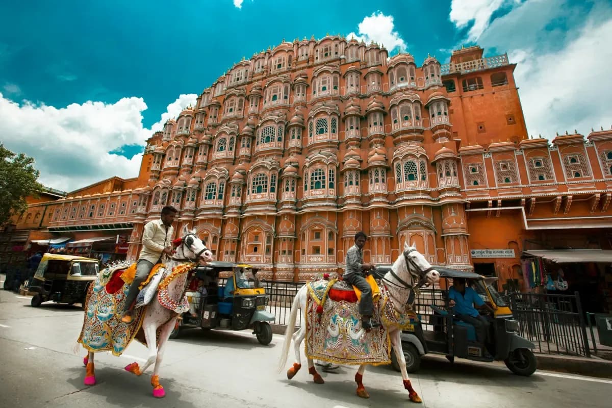 Hawa Mahal and street life in Jaipur's old city